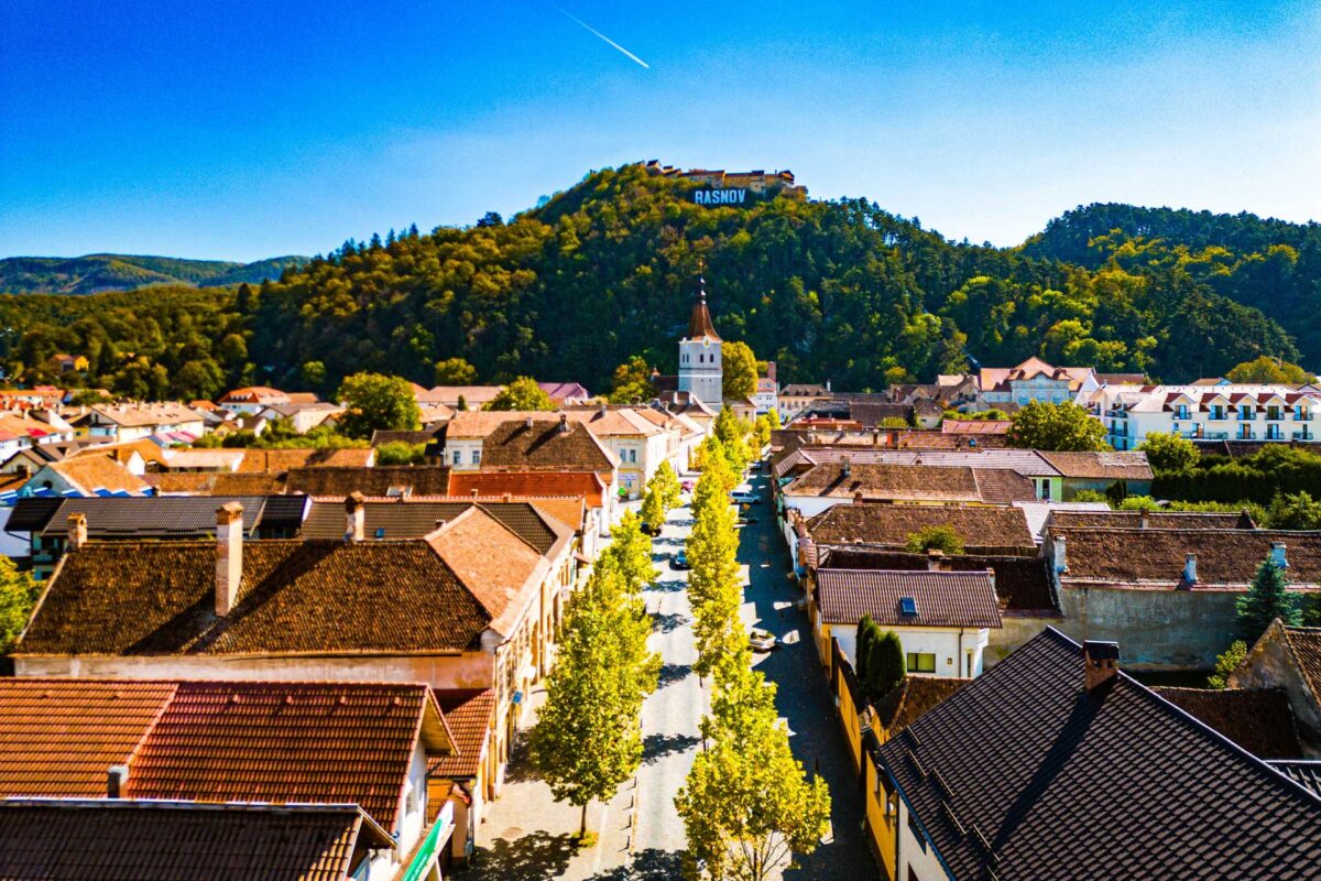 Romanian citizens can live and work in the country