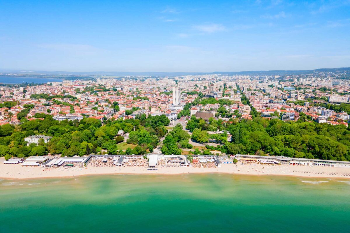 Bulgarian citizenship can be obtained by birth and descent