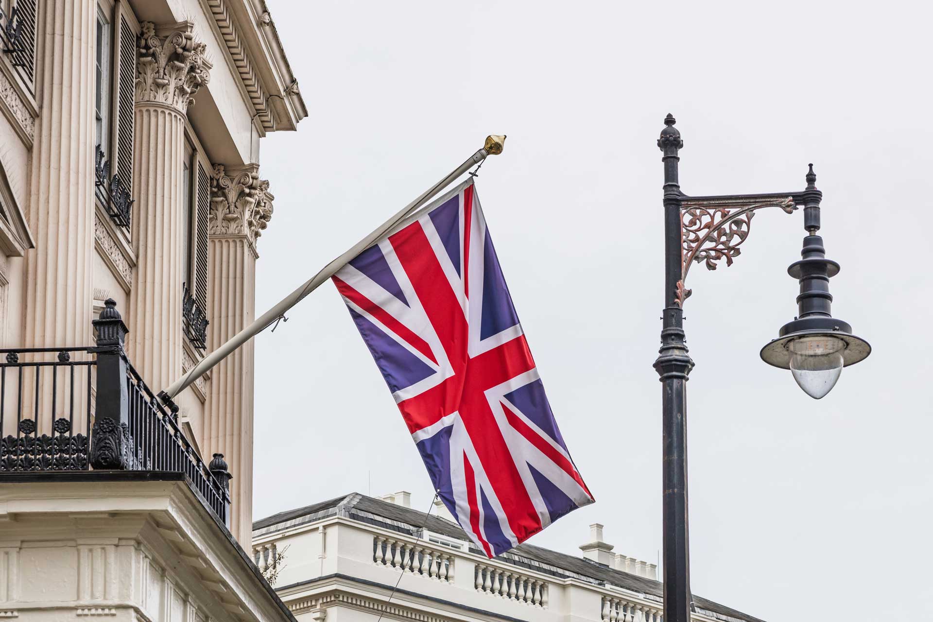 Guide to Moving to the United Kingdom: From Planning to Immigration