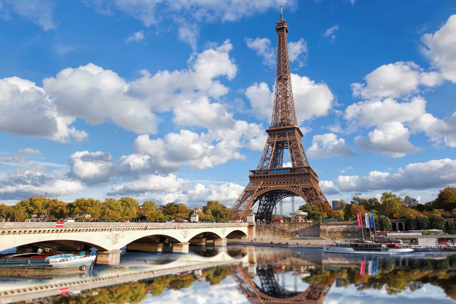 France does not have compulsory military service